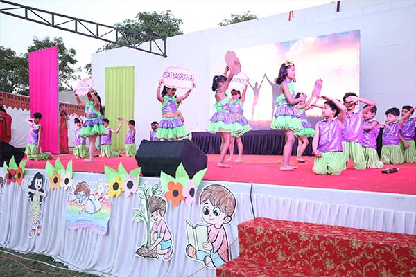 Children Dancing in Annual Function | Best Schools in Gandhinagar